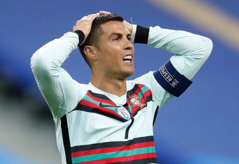 LYNXMPEG9C19K.jpg,Foto de archivo de Cristiano Ronaldo en el partido entre Francia y Portugal por la Liga de Naciones de la UEFA. 
Oct 11, 2020 
REUTERS/Gonzalo Fuentes; Crédito: GONZALO FUENTES, Reuters