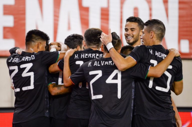 LYNXMPEG9C1V8.jpg,Foto de archivo de jugadores de México celebrando un gol en partido amistoso. Estadio MetLife, East Rutherford, EEUU. 6 de septiembre de 2019.
CREDITO OBLIGADO USA TODAY/Dennis Schneidler; Crédito: Array, Reuters