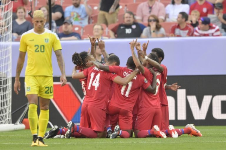 LYNXMPEG9D09Y.jpg,Foto de archivo de jugadores de Panamá celebrando un gol en Copa Oro 2019 ante Guyana. Estadio First Energy, Cleveland, Ohio, EEUU. 22 de junio de 2019.
CREDITO OBLIGADO USA TODAY/David Richard; Crédito: Array, Reuters