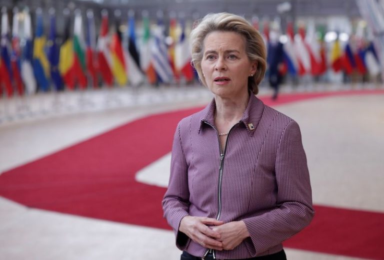 LYNXMPEG9E1DT.jpg,La presidenta de la Comisión Europea, Ursula von der Leyen, es vista antes de una cumbre de la Unión Europea (UE) en el edificio del Consejo Europeo en Bruselas, Bélgica. 15 de octubre de 2020. Olivier Hoslet/Pool vía REUTERS; Crédito: POOL, Reuters