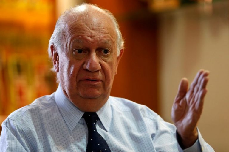 LYNXMPEG9F1CX.jpg,FOTO DE ARCHIVO. El expresidente chileno Ricardo Lagos responde a una pregunta durante una entrevista con Reuters en Santiago. 11 de noviembre de 2013.  REUTERS/Ivan Alvarado; Crédito: Ivan Alvarado, Reuters