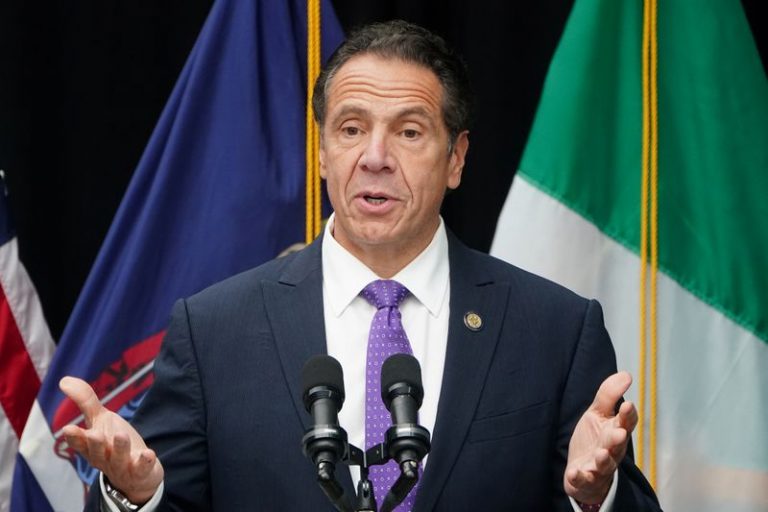LYNXMPEG9G0MY.jpg,IMAGEN DE ARCHIVO. El gobernador de Nueva York, Andrew Cuomo, habla durante una conferencia de prensa, en Nueva York, EEUU, Octubre 12, 2020. REUTERS/Carlo Allegri; Crédito: CARLO ALLEGRI, Reuters