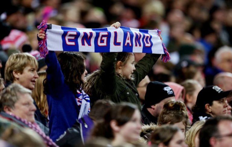 LYNXMPEG9H00T.jpg,Foto de archivo de aficionados del Guadalajara durante partido de la International Champions Cup ante Atlético de Madrid. Estadio Globe Life Park, Arlington, Texas, EEUU. 23 de julio de 2019.
CREDITO OBLIGADO USA TODAY/Kevin Jairaj; Crédito: Array, Reuters