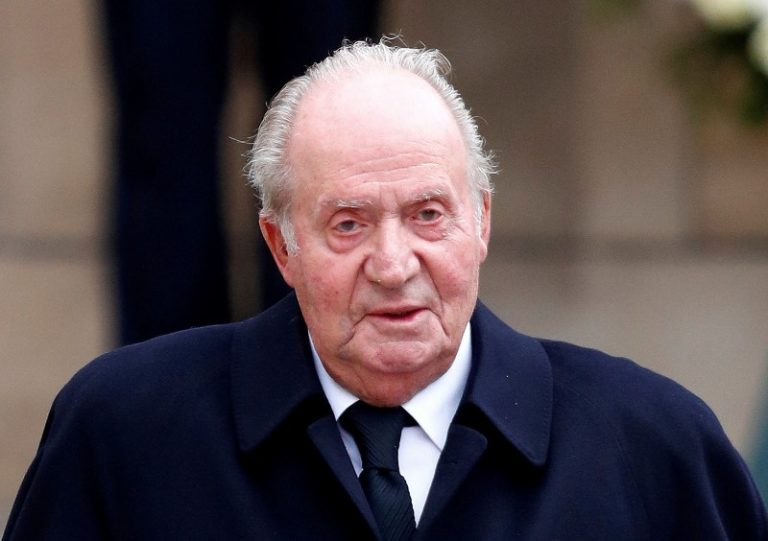 LYNXMPEG9H09X.jpg,FILE PHOTO: Spain's former king, Juan Carlos, leaves after attending the funeral ceremony of Luxembourg's Grand Duke Jean at the Notre-Dame Cathedral in Luxembourg, May 4, 2019. REUTERS/Francois Lenoir//File Photo; Crédito: Francois Lenoir, Reuters