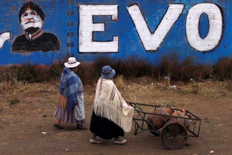 LYNXMPEG9I0FD.jpg,FOTO DE ARCHIVO: Un muro con un grafiti que representa al ex presidente boliviano Evo Morales, en La Paz, Bolivia, el 17 de octubre de 2020. REUTERS/Ueslei Marcelino    ; Crédito: UESLEI MARCELINO, Reuters