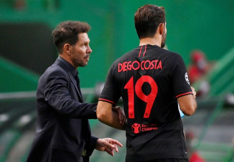 LYNXMPEG9I19V.jpg,Foto de archivo de Diego Costa hablando con el DT Diego Simeone en un partido de Atlético de Madrid por la Champions League. 
Ago 13, 2020  
Lluis Gene/Pool via REUTERS; Crédito: POOL, Reuters