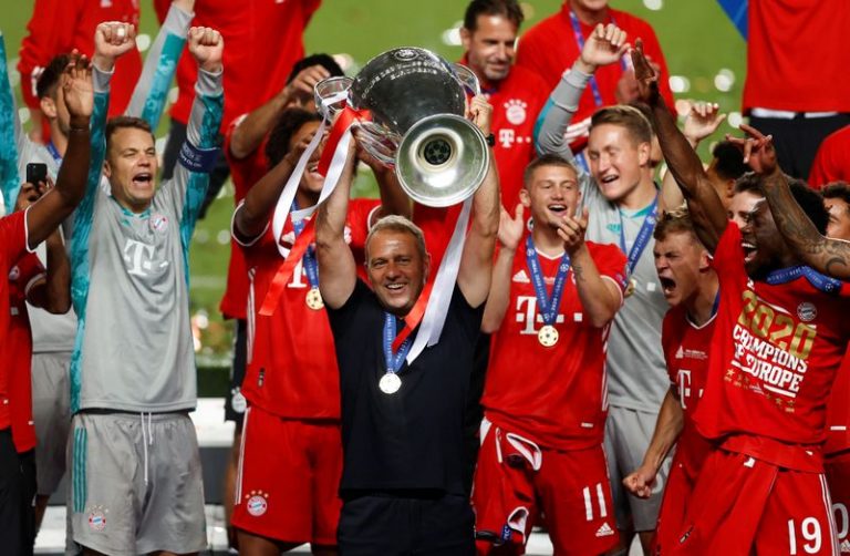 LYNXMPEG9J13H.jpg,Foto de archivo del DT del Bayern Munich Hansi Flick celebrando con sus jugadores la obtención de la Champions League. 
Ago 23, 2020 
REUTERS/Matthew Childs/Pool; Crédito: MATTHEW CHILDS, Reuters