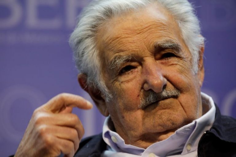 LYNXMPEG9J19Y.jpg,IMAGEN DE ARCHIVO. El expresidente uruguayo José Mujica durante una conferencia de prensa en la Universidad Iberoamericana (UIA), en Ciudad de México, México, Diciembre 2, 2019. REUTERS/Luis Cortes; Crédito: LUIS CORTES, Reuters