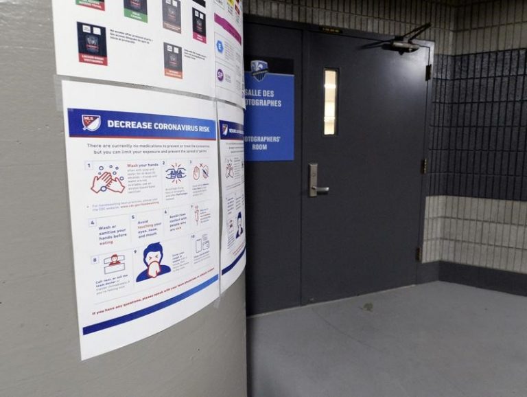 LYNXMPEG9J1S2.jpg,Foto de archivo de medidas de precaución ante el coronavirus en la entrada de un estadio de fútbol previo a un partido de Liga Campeones Concacaf. Estadio Olímpico, Montreal, Quebec, Canadá. 10 de marzo de 2020.
CREDITO OBLIGADO USA TODAY/Eric Bolte; Crédito: Array, Reuters