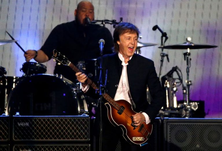 LYNXMPEG9K1NW.jpg,Foto de archivo de Paul McCartney tocando en el festival Desert Trip en Indio, California. 
Oct 8, 2016.   REUTERS/Mario Anzuoni
; Crédito: Mario Anzuoni, Reuters