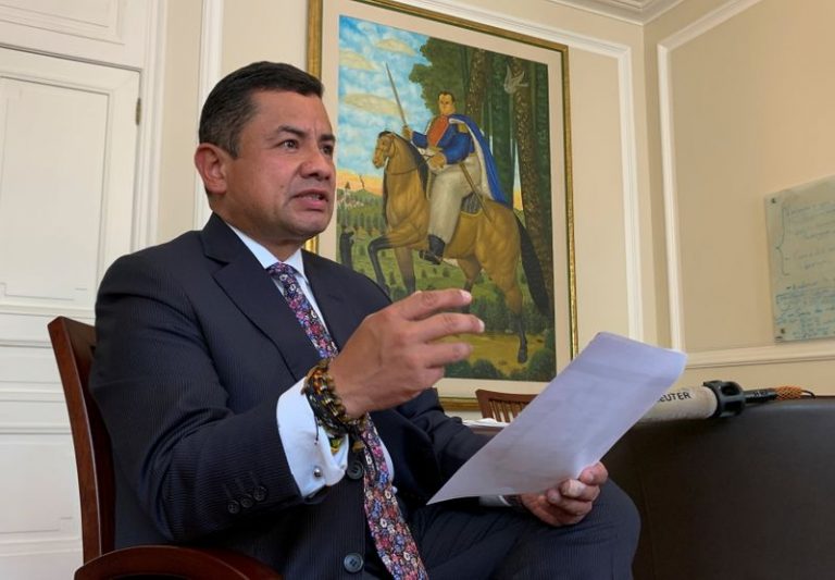 LYNXMPEG9L1CL.jpg,El consejero presidencial para la seguridad nacional de Colombia, Rafael Guarín, habla durante una entrevista con Reuters, en Bogotá. Octubre 21, 2020. REUTERS/Camilo Cohecha; Crédito: STAFF, Reuters