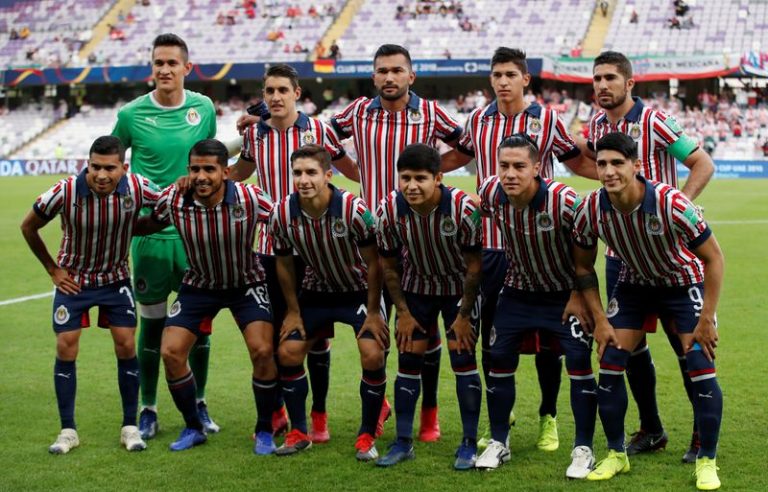 LYNXMPEG9N0IM.jpg,Foto de archivo de jugadores del Guadalajara antes de un partido en el Mundial de Clubes 2018. Estadio Hazza bin Zayed, Al Ain, Emiratos Árabes Unidos. 15 de diciembre de 2018.
REUTERS/Andrew Boyers; Crédito: Array, Reuters