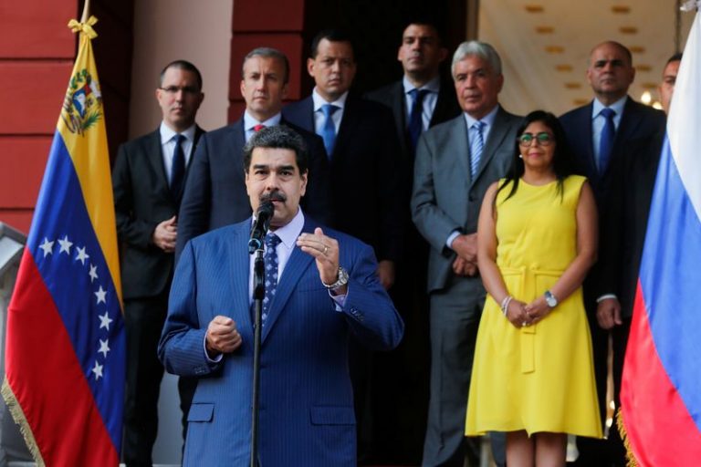 LYNXMPEG9O0OO.jpg,FOTO DE ARCHIVO-El presidente venezolano, Nicolás Maduro, habla después de una reunión con el viceprimer ministro ruso, Yuri Borisov, en Caracas, Venezuela, el 5 de octubre de 2019. Palacio de Miraflores / Handout vía REUTERS. ATENCIÓN A LOS EDITORES: ESTA FOTO FUE PROPORCIONADA POR UN TERCERO.; Crédito: MIRAFLORES PALACE, Reuters
