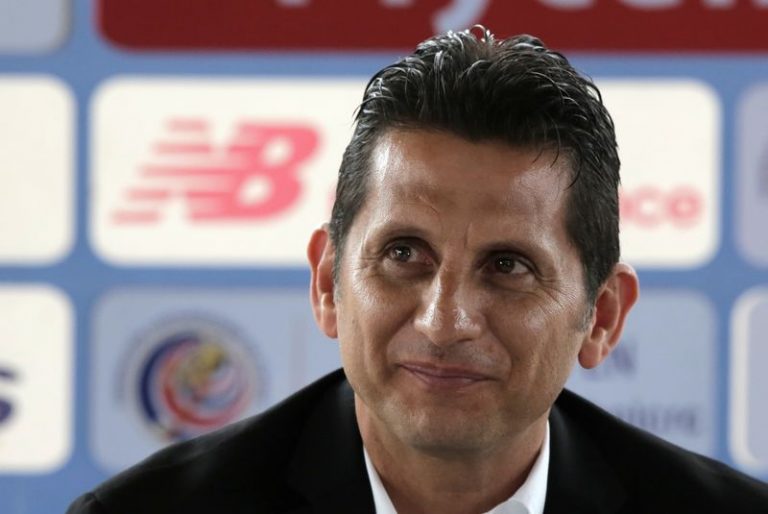 LYNXMPEG9Q1TZ.jpg,Foto de archivo del DT de Costa Rica, Ronald González, durante una conferencia de prensa. San José, Costa Rica. 1 de octubre de 2019.
REUTERS/Juan Carlos Ulate; Crédito: Array, Reuters