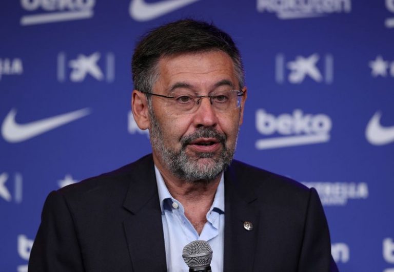 LYNXMPEG9Q1UG-1.jpg,FILE PHOTO: Soccer Football - Barcelona unveil new coach Ronald Koeman - Auditorium 1899, Barcelona, Spain - August 19, 2020   Barcelona president Josep Maria Bartomeu during the unveiling  REUTERS/Albert Gea; Crédito: ALBERT GEA, Reuters