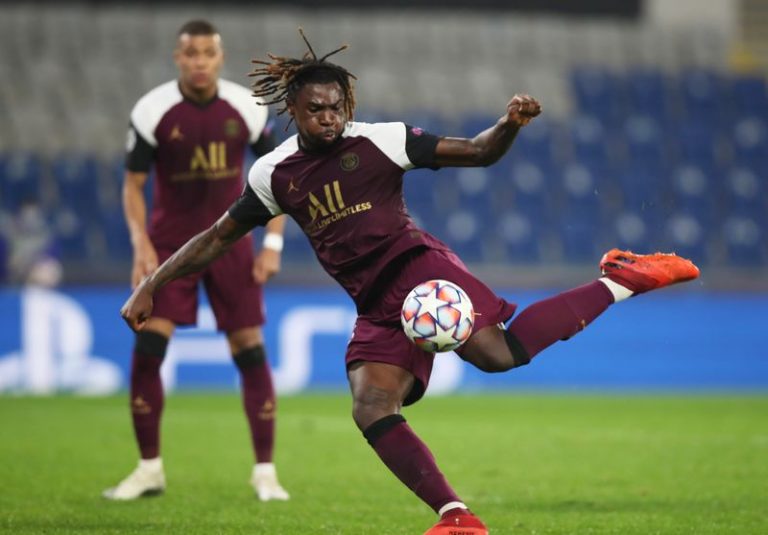 LYNXMPEG9R1SQ.jpg,Fútbol - Liga de Campeones - Grupo H - Estambul Basaksehir F.K. vs Paris St Germain - Estadio Basaksehir Fatih Terim, Estambul, Turquía. 28 de octubre de 2020. Moise Kean, del Paris St Germain, marca el segundo gol. Pool vía REUTERS/Tolga Bozoglu; Crédito: XXSTRINGERXX xxxxx, Reuters