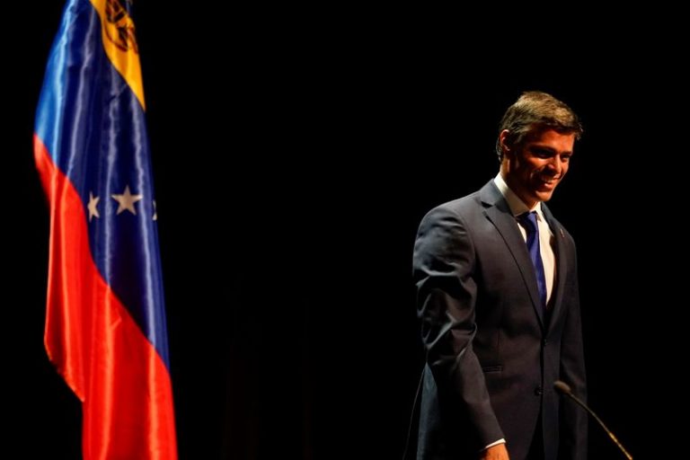 LYNXMPEG9R1T4.jpg,Foto del lunes del opositor venezolano Leopoldo Lopez en una rueda de prensa en Madrid. 
Oct 27, 2020. REUTERS/Juan Medina; Crédito: JUAN MEDINA, Reuters
