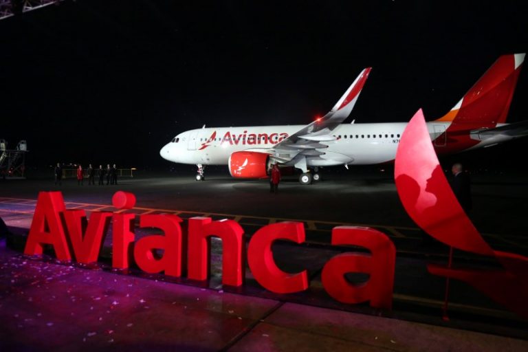 LYNXMPEG9R209.jpg,Imagen de archivo de un Airbus A320neo de Avianca durante su presentación en el Aeropuerto Internacional Monseñor Oscar Arnulfo Romero en San Luis Talpa, El Salvador, Mayo 7, 2018. REUTERS/Jose Cabezas; Crédito: JOSE CABEZAS, Reuters