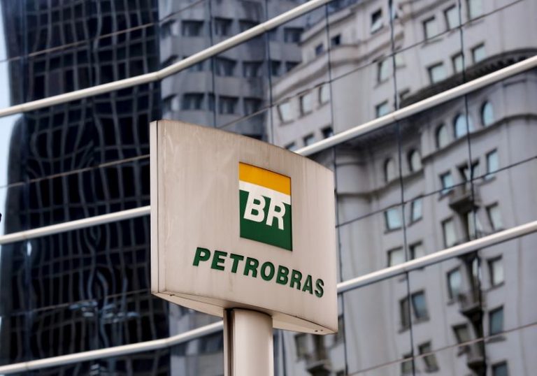 LYNXMPEG9R20R.jpg,Foto de archivo. Logo de Petrobras en la sede de la empresa en Sao Paulo, Brasil. 23 de abril de 2015. REUTERS/Paulo Whitaker; Crédito: Array, Reuters