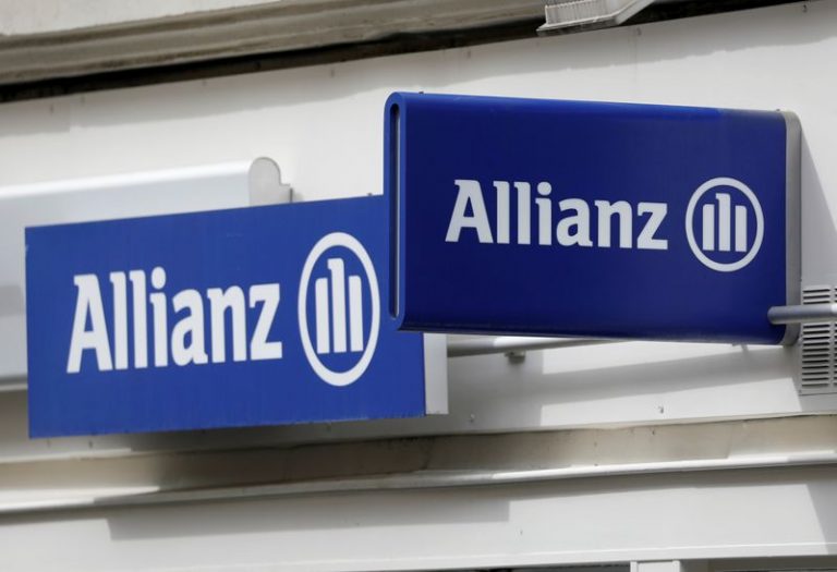 LYNXMPEG9S0JQ.jpg,FOTO DE ARCHIVO: El logo de Allianz se ve en un edificio de París, Francia, el 30 de abril de 2020.  REUTERS/Charles Platiau/Archivos; Crédito: Charles Platiau, Reuters