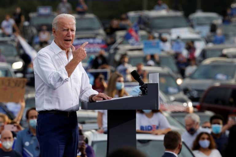 LYNXMPEG9S0NF.jpg,Democratic U.S. presidential nominee and former Vice President Joe Biden speaks during a campaign stop in Atlanta, Georgia, U.S. October 27, 2020.  REUTERS/Brian Snyder; Crédito: BRIAN SNYDER, Reuters