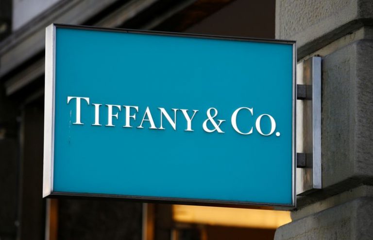 LYNXMPEG9S0VA.jpg,El logotipo de la joyería estadounidense Tiffany & Co. en una tienda en la calle comercial Bahnhofstrasse en Zurich, Suiza. 9 de septiembre de 2020. REUTERS/Arnd Wiegmann; Crédito: ARND WIEGMANN, Reuters