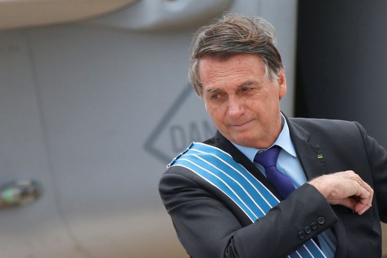 LYNXMPEG9S1CS.jpg,FOTO DE ARCHIVO: El presidente de Brasil Jair Bolsonaro en base aérea de Brasilia, Brasil, 23 de octubre del 2020. REUTERS/Adriano Machado/File Photo; Crédito: ADRIANO MACHADO, Reuters