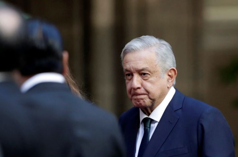 LYNXMPEG9S1F0-1.jpg,El presidente de México, Andrés Manuel López Obrador, llega para pronunciar su segundo discurso sobre el estado de la unión en el Palacio Nacional en Ciudad de México, México, el 1 de septiembre de 2020. REUTERS / Henry Romero/ Foto de archivo; Crédito: HENRY ROMERO, Reuters