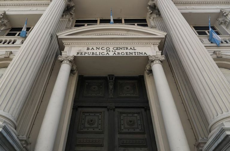LYNXMPEG9S1F7-1.jpg,FOTO DE ARCHIVO. La fachada del Banco Central de la República Argentina, en el centro de Buenos Aires. 16 de septiembre de 2020. REUTERS/Agustín Marcarián; Crédito: AGUSTÍN MARCARIÁN, Reuters