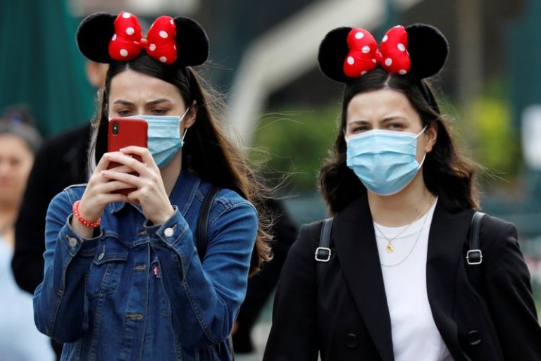 LYNXMPEG9S1P9.jpg,Foto de archivo. Disneyland Paris en la reapertura de sus puertas al público en julio de 2020. Francia 15 de julio de  2020.   REUTERS/Charles Platiau; Crédito: CHARLES PLATIAU, Reuters