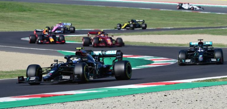 LYNXMPEG9S1QG.jpg,Fórmula Uno F1 - Gran Premio de la Toscana - Mugello, Scarperia y San Piero, Italia - 13 de septiembre de 2020 Valtteri Bottas y Lewis Hamilton de Mercedes en acción durante la carrera Pool via REUTERS/Jennifer Lorenzini; Crédito: JENNIFER LORENZINI, Reuters