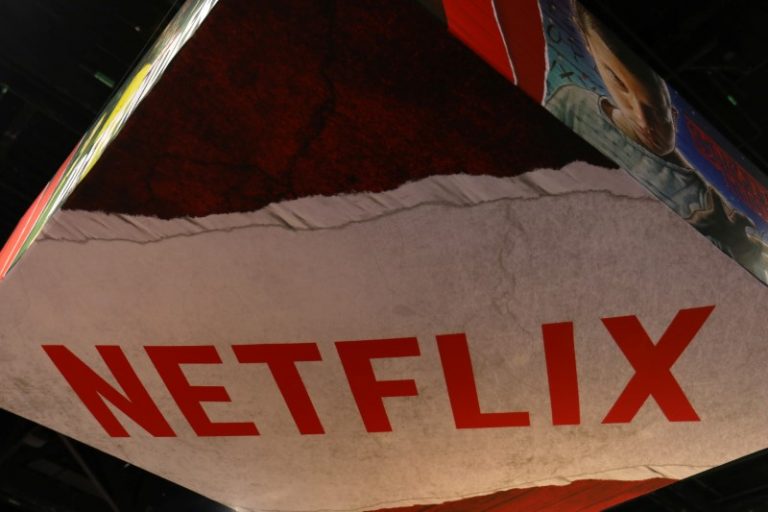 LYNXMPEG9S1WJ.jpg,En la imagen, el logo de Netflix en la Comic Con en San Diego, California, el 21 de julio 2017.     REUTERS/Mike Blake; Crédito: MIKE BLAKE, Reuters