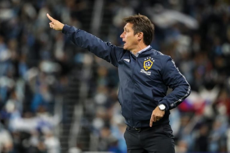 LYNXMPEG9T06D.jpg,Foto de archivo de Guillermo Barros Schelotto dirigiendo a LA Galaxy durante un partido de la MLS. Estadio United at Allianz Field, Saint Paul, Minesota, EEUU. 20 de octubre de 2019.
CREDITO OBLIGADO USA TODAY/Brace Hemmelgarn; Crédito: Array, Reuters