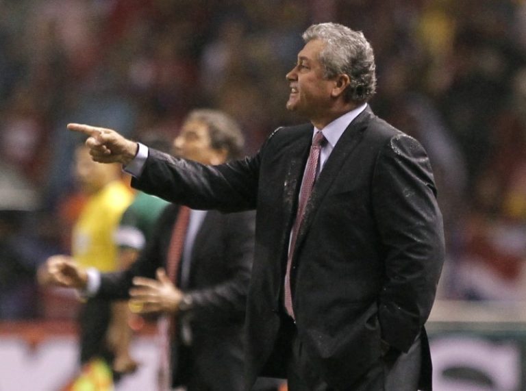 LYNXMPEG9T0E2.jpg,Foto de archivo de Víctor Manuel Vucetich dirigiendo a la selección mexicana de fútbol. Estadio Nacional, San José, Costa Rica. 15 de octubre de 2015.
REUTERS/Juan Carlos Ulate; Crédito: Array, Reuters