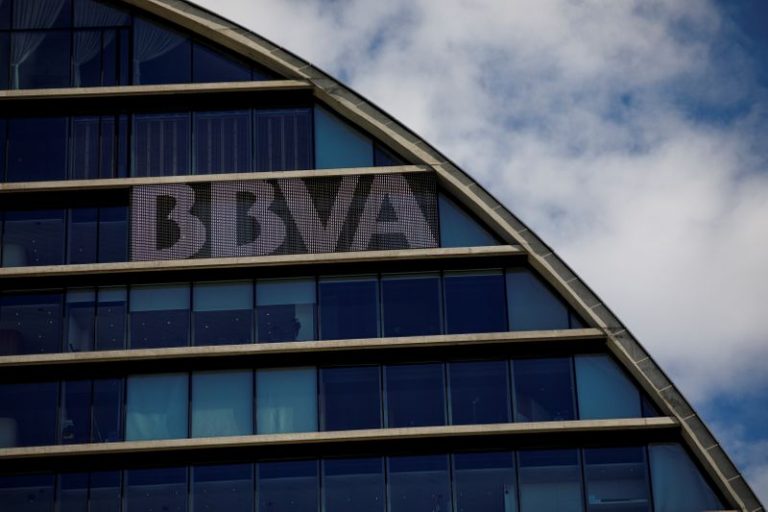 LYNXMPEG9T0GR.jpg,FILE PHOTO: The headquarters of the Spanish bank BBVA are seen in Madrid, Spain, June 12, 2018. REUTERS/Juan Medina; Crédito: JUAN MEDINA, Reuters