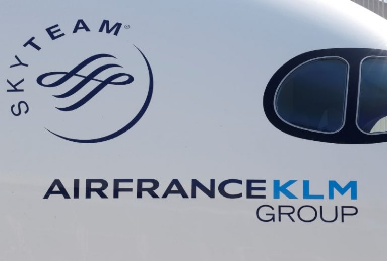 LYNXMPEG9T0OQ.jpg,FILE PHOTO: The logo of Air France KLM Group is pictured on an Airbus A350 in Colomiers near Toulouse, France, Sept. 27, 2019. REUTERS/Regis Duvignau/File Photo; Crédito: Regis Duvignau, Reuters