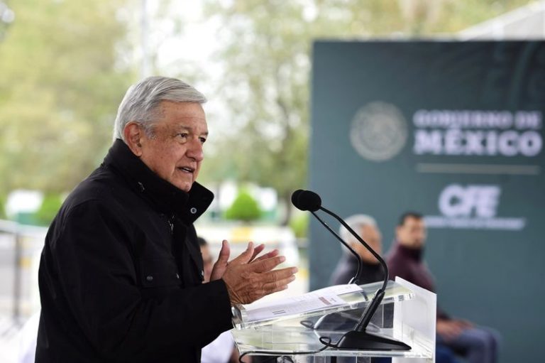 LYNXMPEG9T1FH.jpg,FOTO DE ARCHIVO. El presidente de México, Andrés Manuel López Obrador, da un discurso en Nava, Coahuila, México. 24 de octubre de 2020. Presidencia de México/Handout vía REUTERS; Crédito: Presidencia de México, Reuters