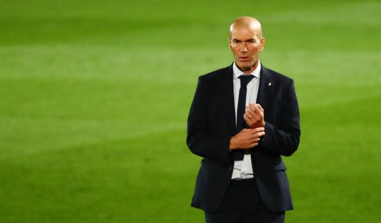 LYNXMPEG9T1JQ.jpg,Soccer Football - La Liga Santander - Real Madrid v Real Valladolid - Estadio Alfredo Di Stefano, Madrid, Spain - September 30, 2020 Real Madrid coach Zinedine Zidane REUTERS/Sergio Perez; Crédito: SERGIO PEREZ, Reuters