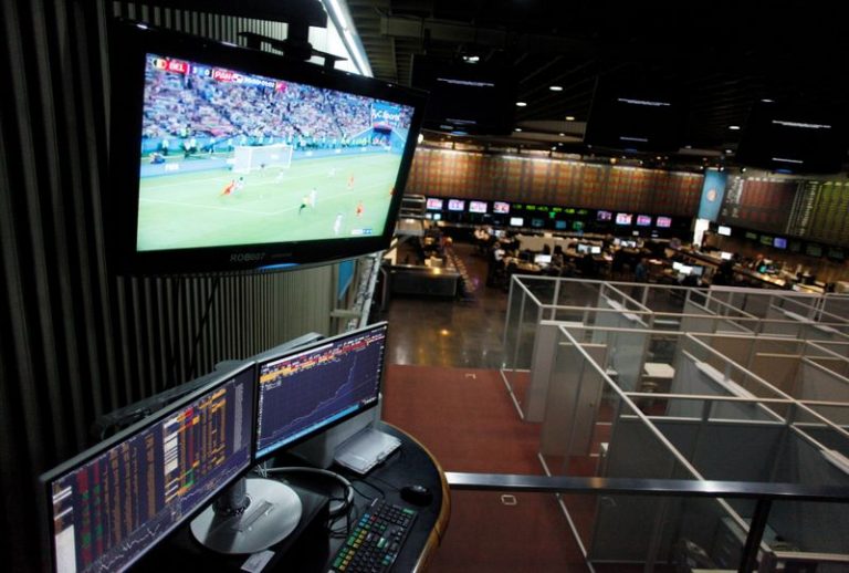 LYNXMPEG9T1UV.jpg,Foto de archivo - Una pantalla televisiva como primer plano en el recinto de la Bolsa de Comercio de Buenos Aires (BCBA), Argentina. Jun 18, 2018. REUTERS/Martin Acosta; Crédito: MARTIN ACOSTA, Reuters
