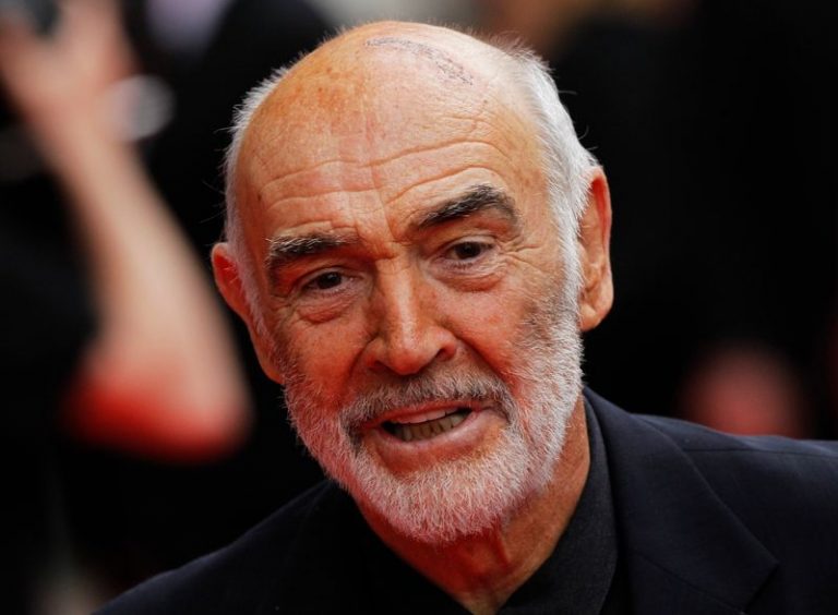 LYNXMPEG9U0CP.jpg,Imagen de archivo del actor Sean Connery a su llegada al Festival Internacional de Cine de Edimburgo, Escocia. 16 junio 2010. REUTERS/David Moir; Crédito: David Moir, Reuters