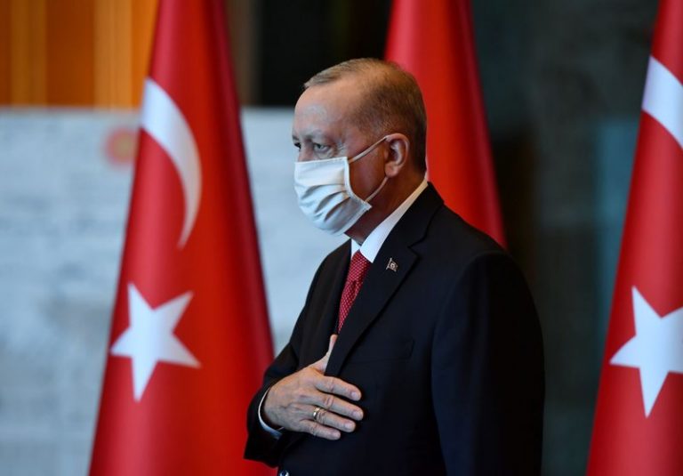 LYNXMPEG9U0FZ.jpg,El presidente turco, Tayyip Erdogan, asiste a una ceremonia del Día de la República en el Palacio Presidencial de Ankara, Turquía. 29 octubre 2020. Oficina de Prensa de la Presidencia/entrega vía Reuters. ATENCIÓN EDITORES - ESTA IMAGEN FUE ENTREGADA POR UNA TERCERA PARTE. NO REVENTAS NI ARCHIVO.; Crédito: Oficina de Prensa de la Presidencia, Reuters