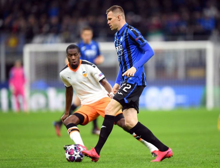 LYNXMPEG9U0HQ.jpg,Geoffrey Kondogbia (I) y Josip Ilicic (D) en el partido del Atalanta contra Valencia en San Siro, Milán, Italia, el 19 de febrero de 2020. REUTERS/Daniele Mascolo; Crédito: DANIELE MASCOLO, Reuters