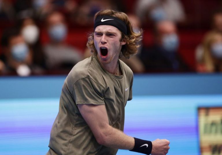 LYNXMPEGA015I.jpg,El tenista ruso Andrey Rublev celebra la victoria contra el italiano Lorenzo Sonego en la final del Abierto de Viena, Austria. 1 noviembre 2020  REUTERS/Lisi Niesner; Crédito: Lisi Niesner, Reuters