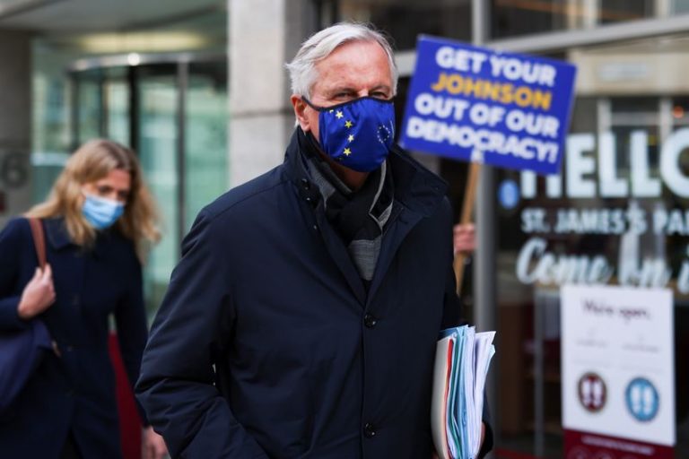 LYNXMPEGA019U.jpg,Foto de archivo. El negociador europeo del Brexit Michel Barnier camina en Londres, Gran Bretaña, 28 de octubre de 2020. REUTERS/Simon Dawson; Crédito: SIMON DAWSON, Reuters