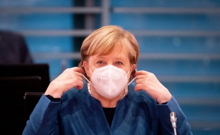 LYNXMPEGA10NV.jpg,German Chancellor Angela Merkel takes off her face mask at the beginning of the Federal Cabinet meeting in the Federal Chancellery.; Crédito: Kay Nietfeld, Reuters