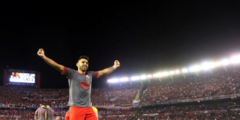 LYNXMPEGA10OQ.jpg,FOTO DE ARCHIVO. Imagen referencial de un futbolista de Independiente de Argentina celebrando en el estadio Antonio V. Liberti, en Buenos Aires, Argentina. 2 de octubre de 2018. REUTERS/Marcos Brindicci; Crédito: MARCOS BRINDICCI, Reuters