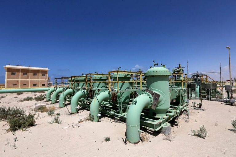 LYNXMPEGA10P4.jpg,Imagen de archivo de oleoductos en la terminal petrolera de Zueitina, Libia. 7 abril 2014. REUTERS/Esam Omran Al-Fetori; Crédito: Esam Omran Al-Fetori, Reuters