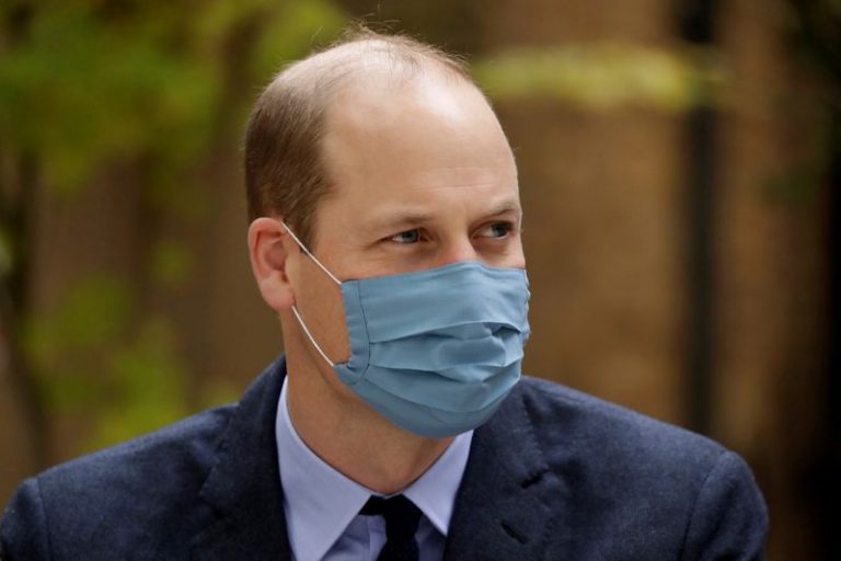 LYNXMPEGA10V2.jpg,Foto de archivo ilustrativa del príncipe Guillermo usando una mascarilla en una visita al St. Bartholomew's Hospital en Londres. 
Oct 20, 2020. Matt Dunham/Pool via REUTERS ; Crédito: POOL New, Reuters