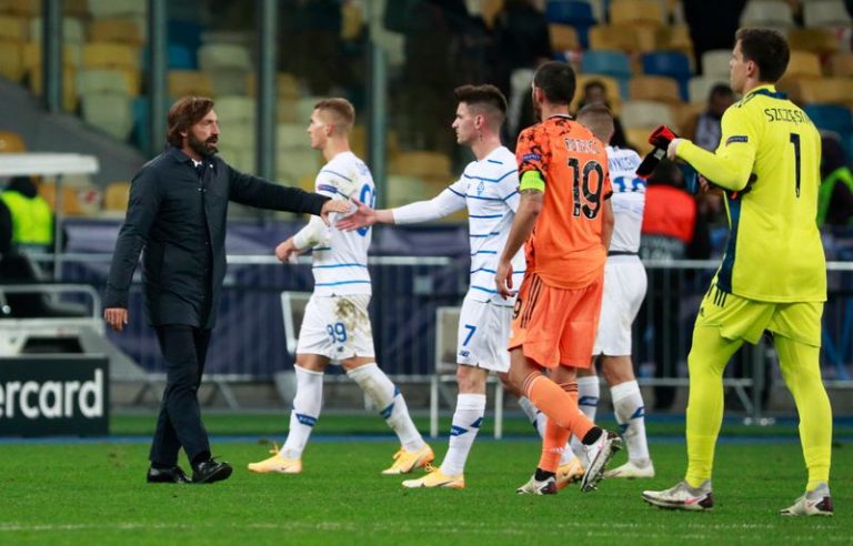 LYNXMPEGA10VO.jpg,FOTO DE ARCHIVO. Jugadores del club Dínamo Kiev se acercan al entrenador de la Juventus, Andrea Pirlo, en un partido de la Liga de Campeones el mes pasado. REUTERS/Valentyn Ogirenko; Crédito: VALENTYN OGIRENKO, Reuters