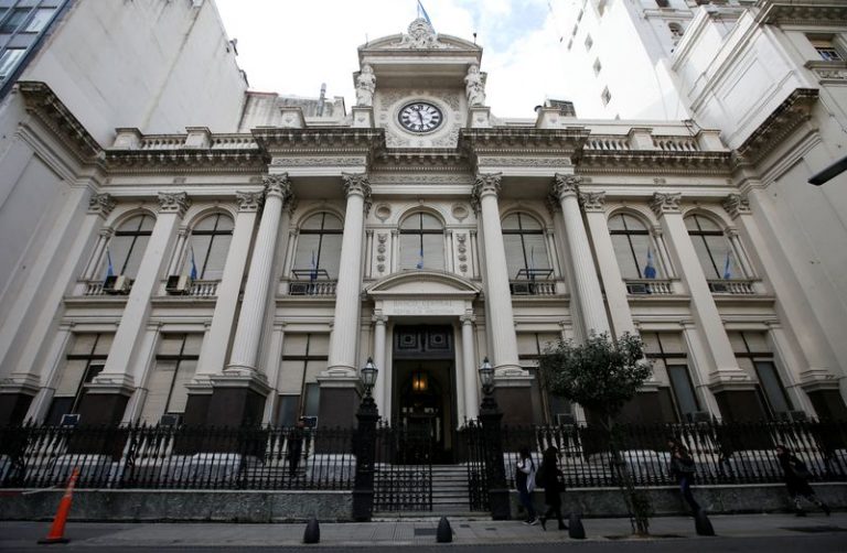 LYNXMPEGA10VY.jpg,FOTO DE ARCHIVO. La fachada del Banco Central de la República Argentina, en Buenos Aires. 2 de septiembre de 2019. REUTERS/Agustín Marcarián; Crédito: AGUSTIN MARCARIAN, Reuters